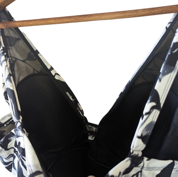 Swimsuits for All One Piece 22 Black Gray White Floral Swimsuit Lightly Padded - Picture 4 of 6